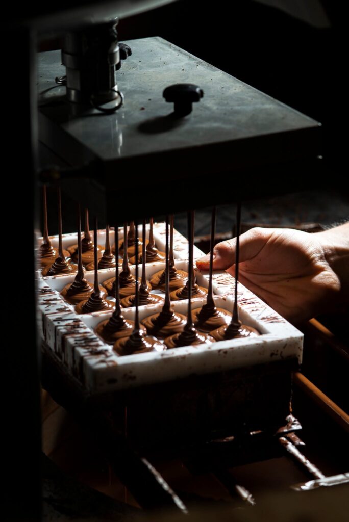 全球首間 巧克力冰淇淋 概念店 Alain Ducasse 台北大直開幕｜Alain Ducasse Chocolat & Glace Paris 全球首間巧克力冰淇淋概念店進駐 NOKE 商品、口味與價格攻略 image 1