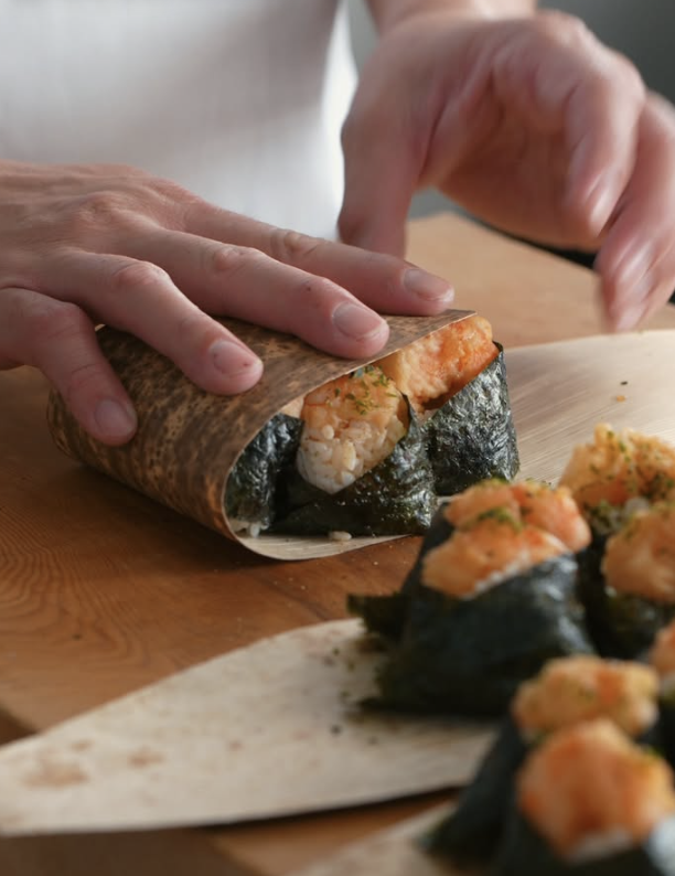 日式天婦羅飯糰 Threads 爆款！KOMEYA 台南飯糰推薦｜KOMEYA 水仙宮市場 日式天婦羅飯糰，KOMEYA明太子、KOMEYA漬蛋黃與KOMEYA菜單攻略 image 2