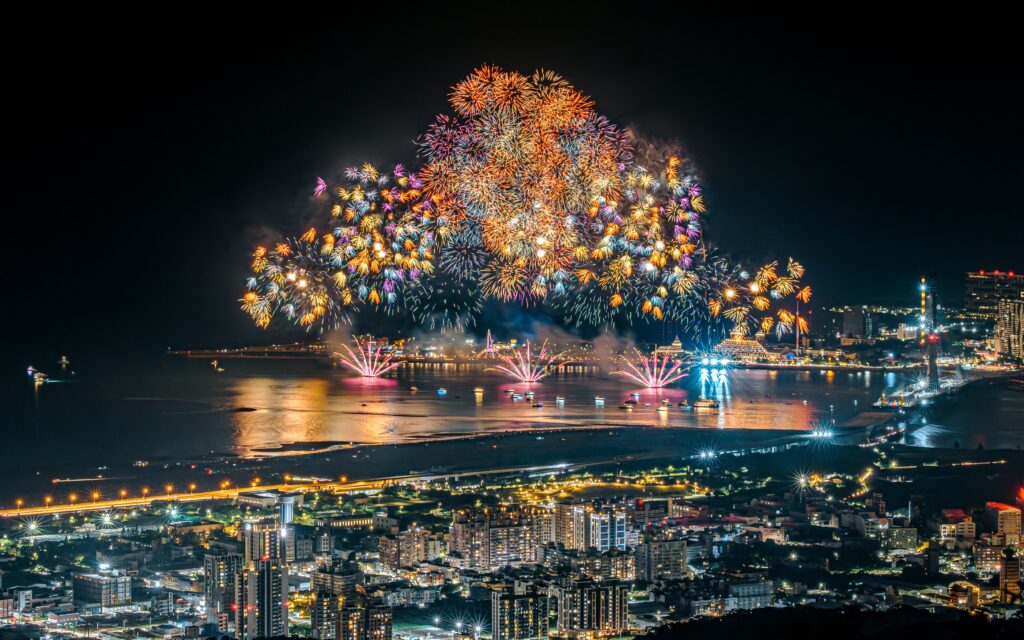 2026 淡水 漁人碼頭 仲夏繽紛樂 煙火｜8/9、8/16、8/23 漁人碼頭 仲夏繽紛樂 煙火場次時間、漁人碼頭 仲夏繽紛樂 煙火主題活動與漁人碼頭 仲夏繽紛樂 煙火交通攻略 image 4