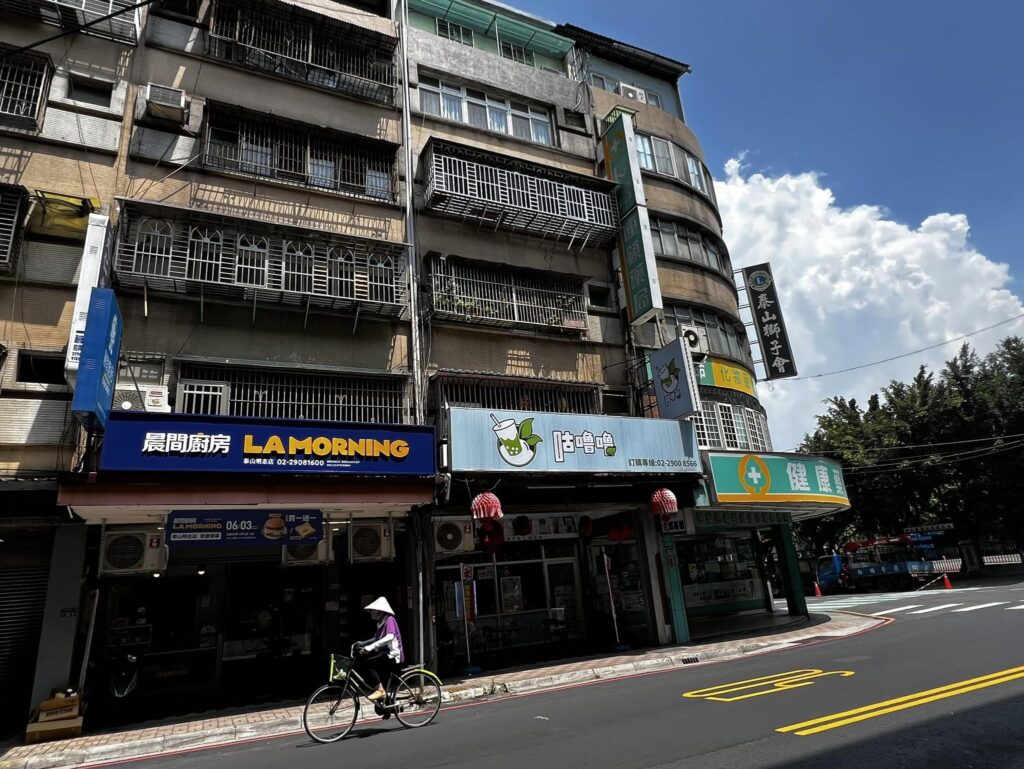 SJ 始源 真的來了！泰山早餐店「始源可以」爆紅，本尊親自朝聖拍照 image 3