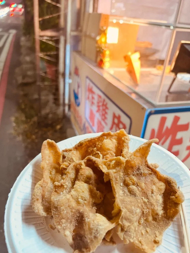 雞皮先生 MR CHICKEN SKIN Threads 爆款炸雞皮｜雞皮先生 台南永康炸雞皮爆紅！雞皮先生 無人自助販售、雞皮先生 炸雞皮地址、雞皮先生 炸雞皮營業時間與雞皮先生 炸雞皮價格 image 1