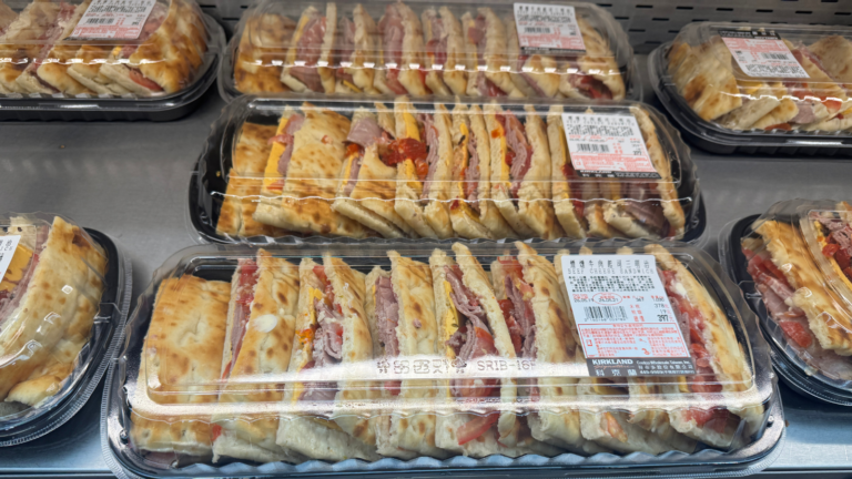 COSTCO 好市多 網友最新推薦 氣炸超好吃！好市多 煙燻牛肉起司三明治 澳洲牛肉搭配雙番茄與微辣美乃滋 商品編號 #160168