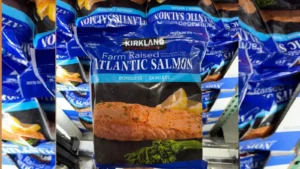 COSTCO 好市多 科克蘭 冷凍鮭魚排 好市多賣場新品|好市多 科克蘭 冷凍鮭魚排 1.36公斤單片真空包裝,好市多 科克蘭 冷凍鮭魚排去皮去骨料理推薦 image 1