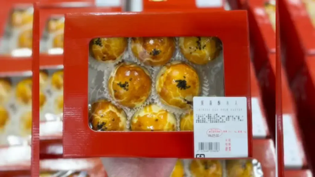 COSTCO 好市多 蛋黃酥 賣場新發現 網友推薦｜COSTCO 好市多 蛋黃酥 8入 新商品，COSTCO 好市多 蛋黃酥 紅豆餡＋鹹蛋黃，COSTCO 好市多 蛋黃酥 中秋節 image 1