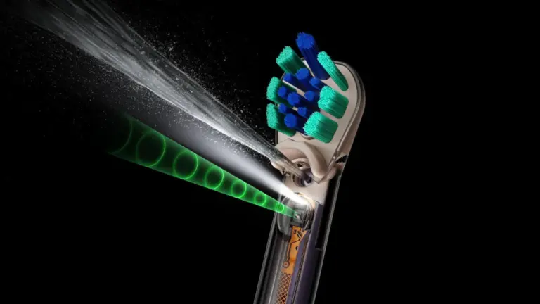 Dyson CameraJet™ 微鏡噴射電動牙刷開賣|AI 找牙縫+精準沖牙,台灣價格、功能、規格一次看