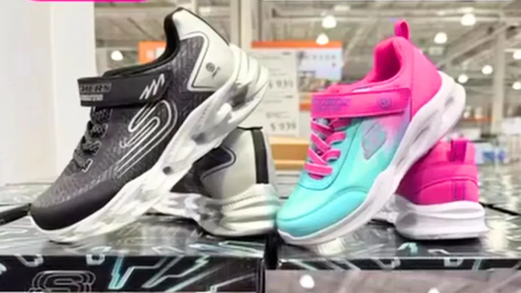 COSTCO 好市多 電燈童鞋 賣場新發現 COSTCO 好市多 Skechers Light-Up Shoes 電燈童鞋｜COSTCO 好市多 男童女童款，鞋底會發光＋魔鬼氈好穿脫 #158208 #158207 image 1